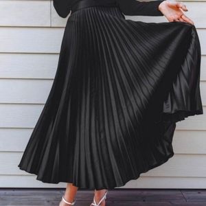 Long Flowy Black Pleated Skirt, Women's M